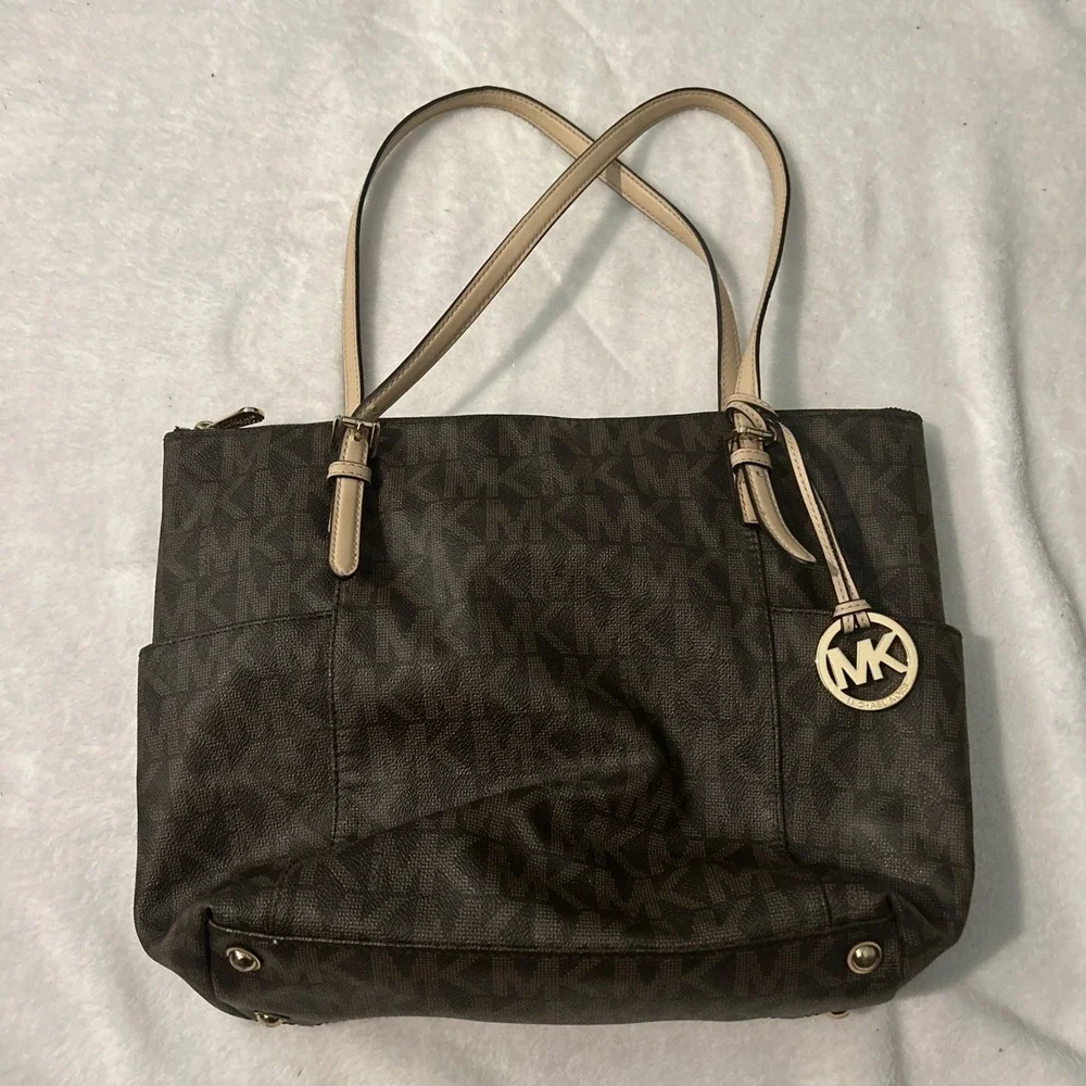 Pre Owned  Michael Kors signature Jet Set East West Top Zip Tote‎